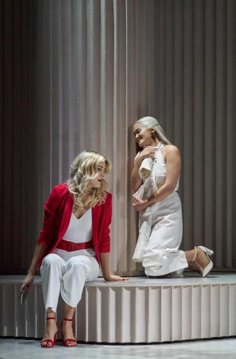 ilgiasone theateranderwien kostümbild 3
